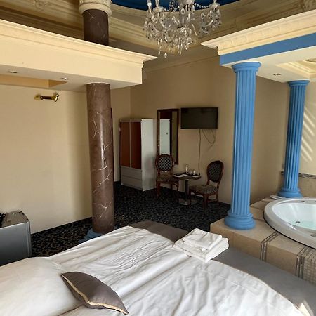 Hotel Venecia Palace Michałowice Kültér fotó