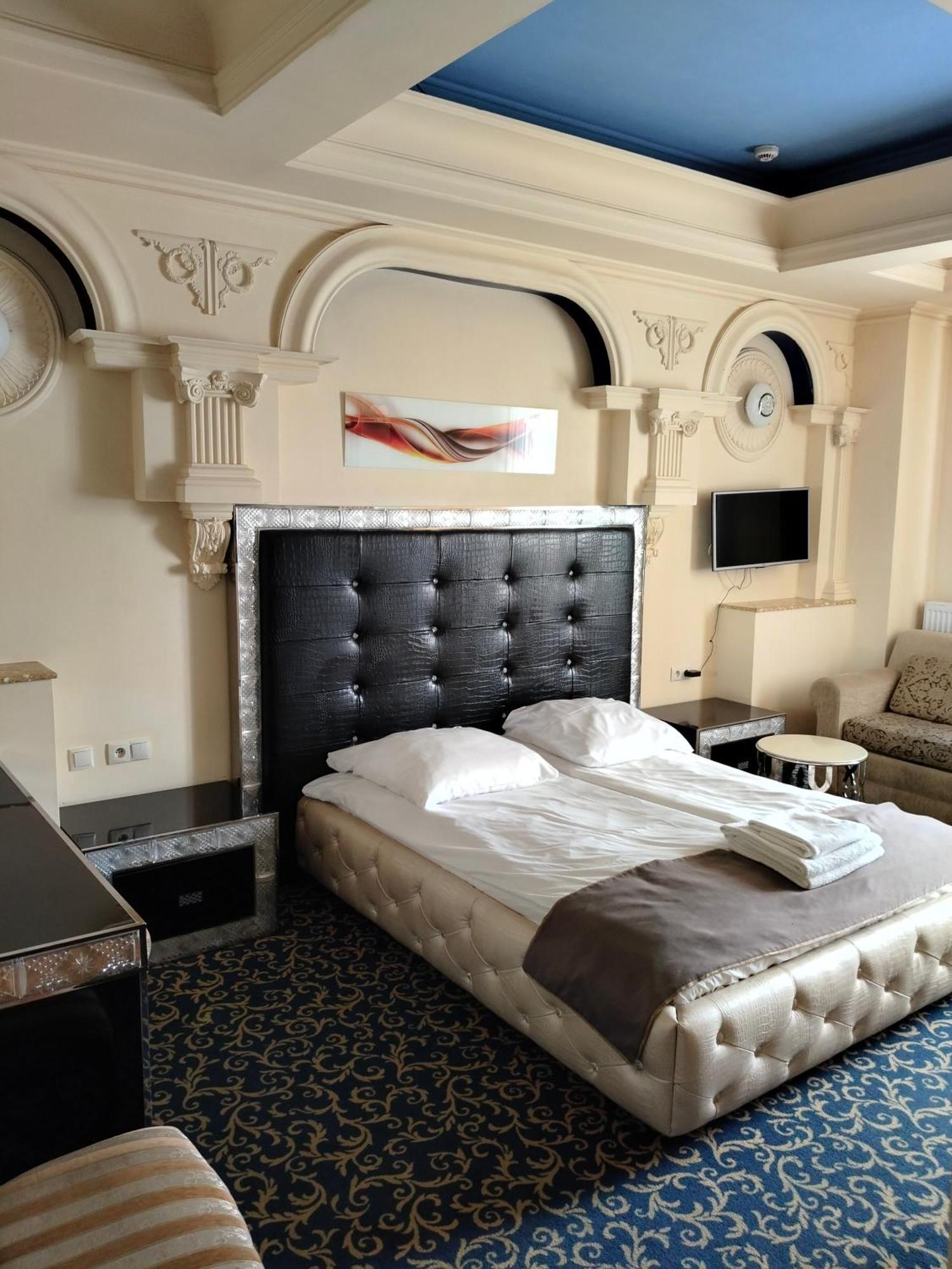 Hotel Venecia Palace Michałowice Kültér fotó