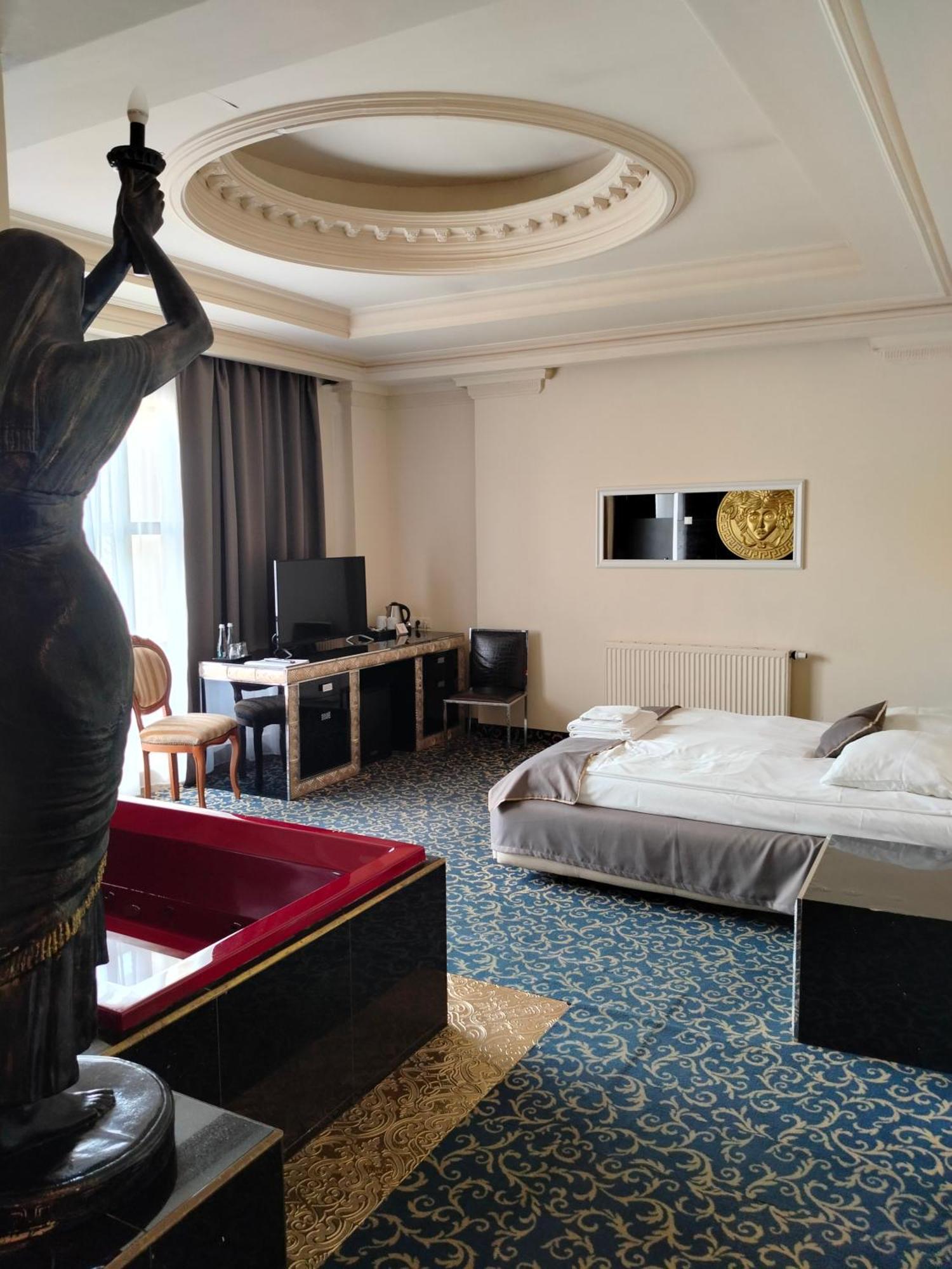 Hotel Venecia Palace Michałowice Kültér fotó