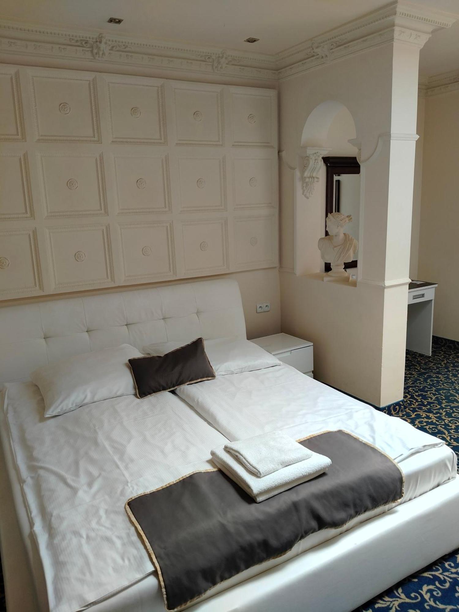 Hotel Venecia Palace Michałowice Kültér fotó
