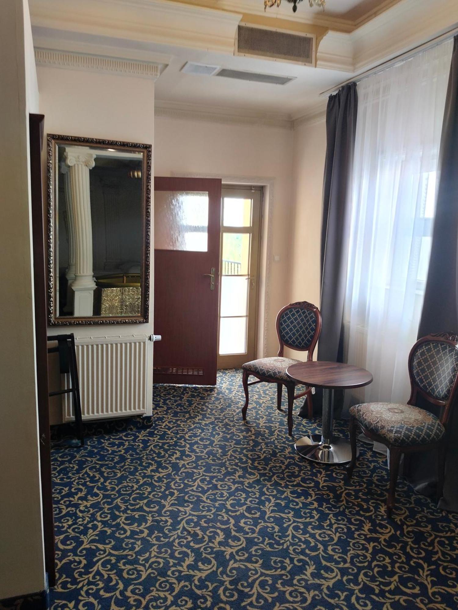 Hotel Venecia Palace Michałowice Kültér fotó
