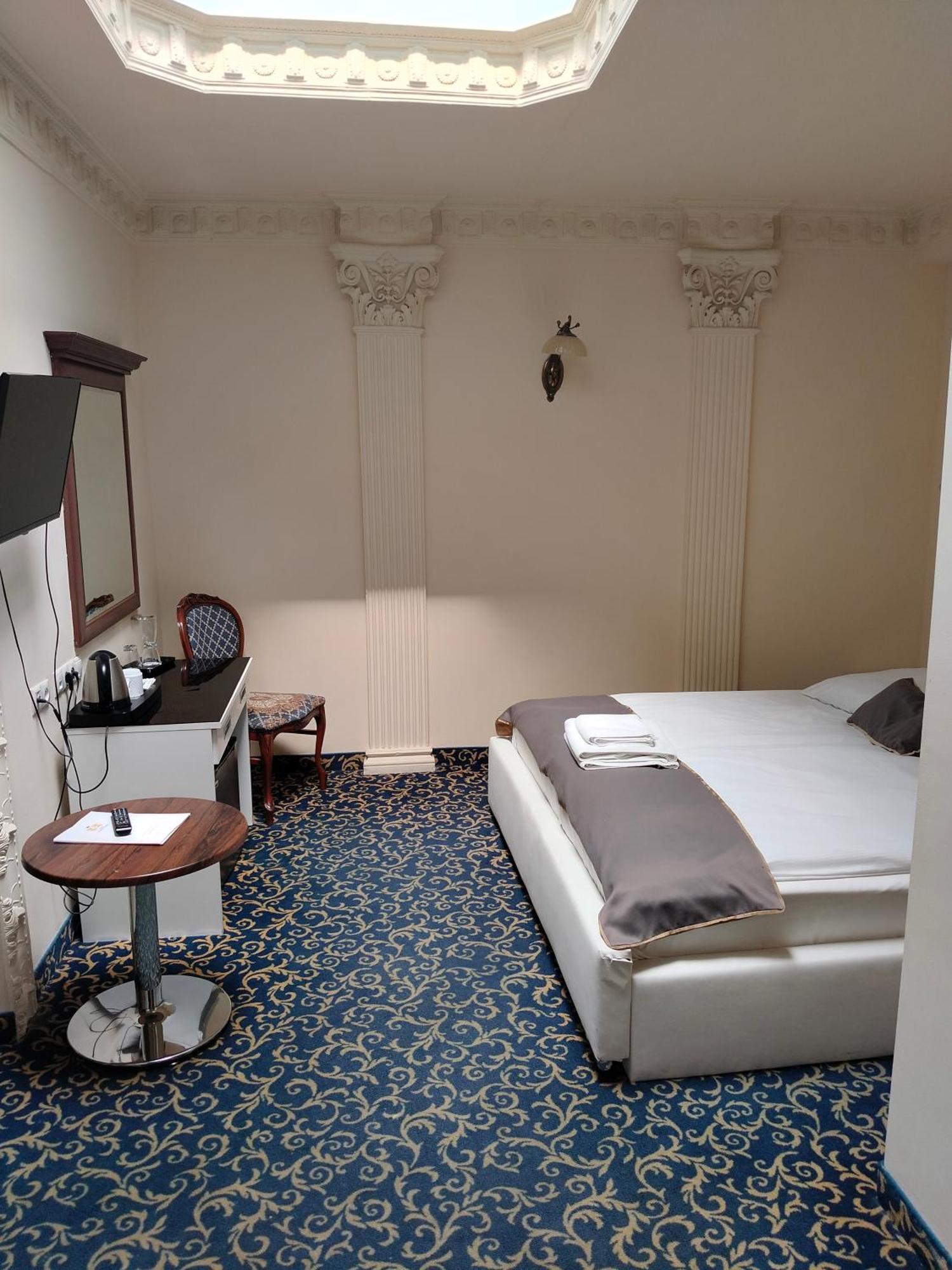 Hotel Venecia Palace Michałowice Kültér fotó