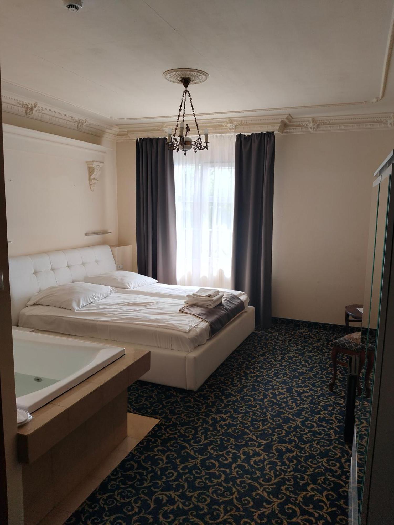 Hotel Venecia Palace Michałowice Kültér fotó