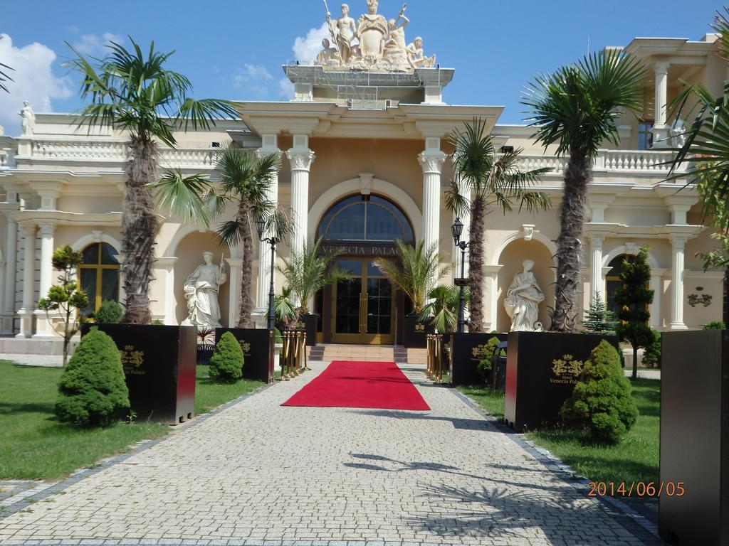 Hotel Venecia Palace Michałowice Kültér fotó