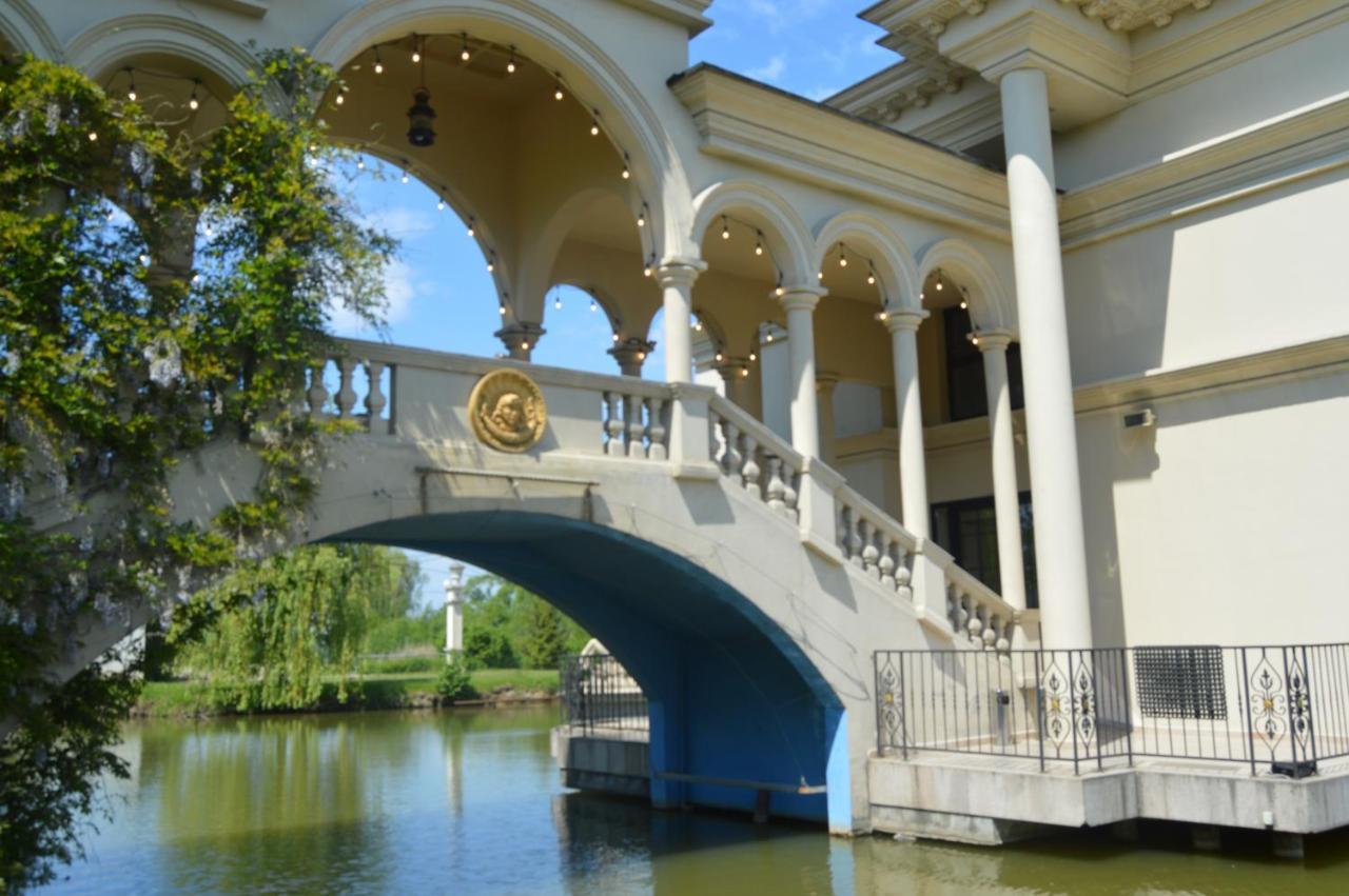 Hotel Venecia Palace Michałowice Kültér fotó